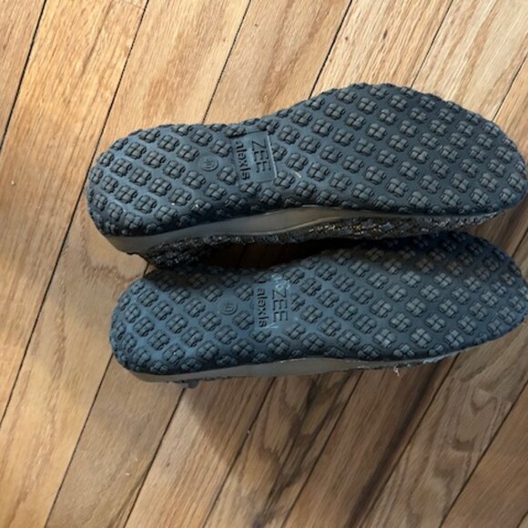 Zee Alexis Gold/Silver Metallic Shoe - Picture 2 of 2